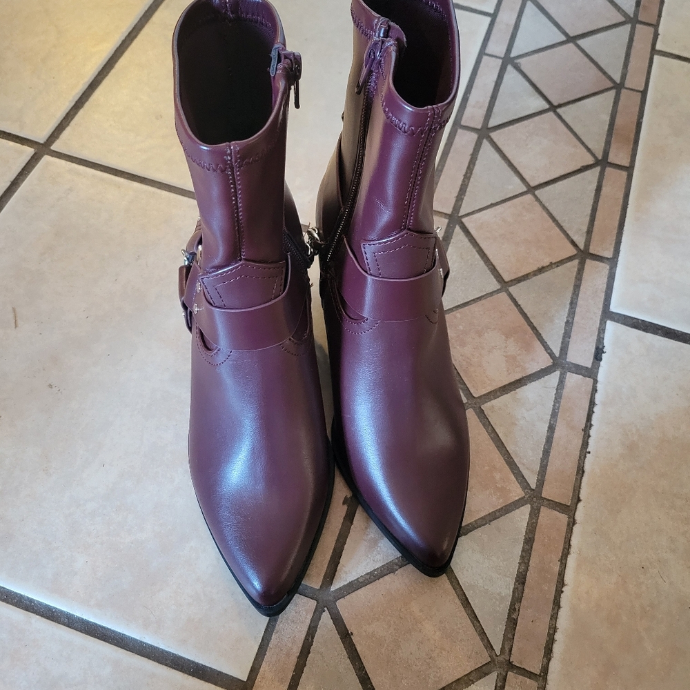 Dolce Vita Keeler Burgundy Ankle Boots - Picture 4 of 5